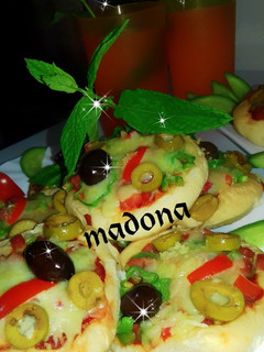 صورة لوصفة ميني بيتزا بالخضار 🍕🍕 بعجينه العشر دقايق