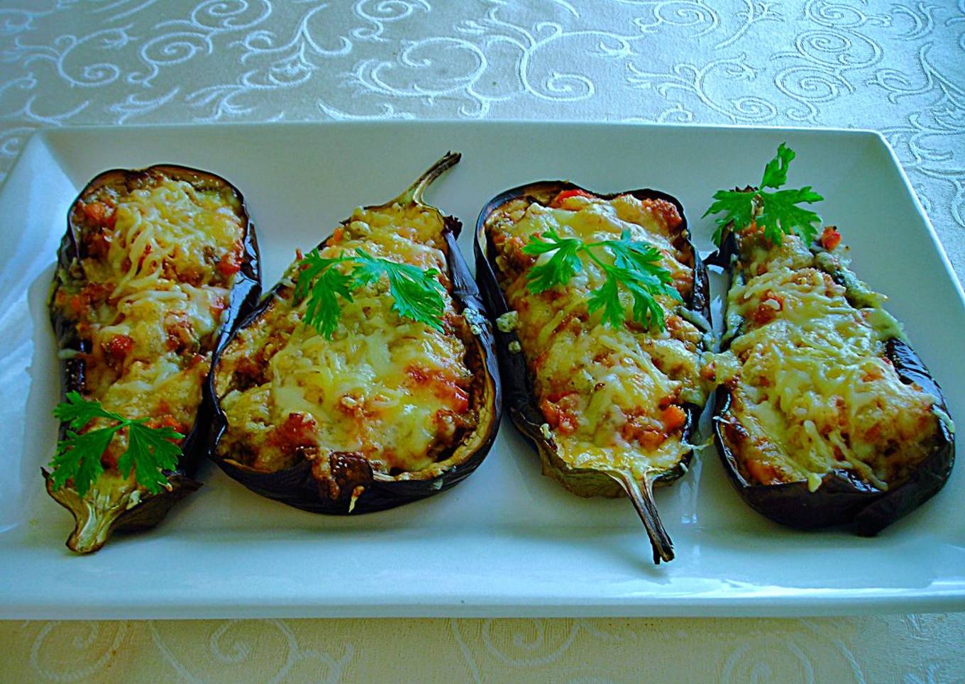Berenjenas rellenas con carne mixta al horno