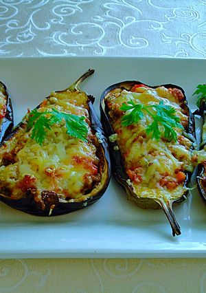 Foto principal de Berenjenas rellenas con carne mixta al horno