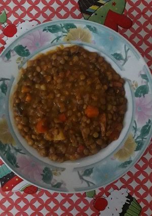 Una foto de Guiso de lentejas con bondiola y panceta