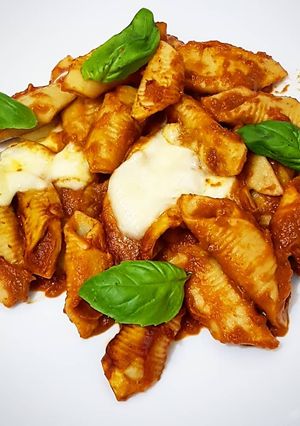 Una foto de Garganelli al huevo con salsa marinara