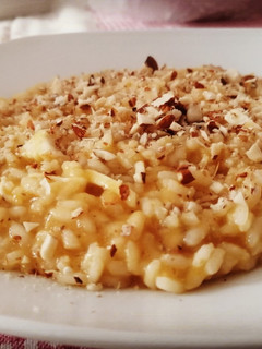 Foto di Risotto ai cachi, cacio ricotta e mandorle
