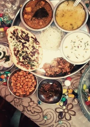 गंवरान पनीर, दाल तड़का, चावल की खीर, नान रेसिपी मुख्य फोटो