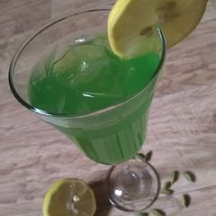 A picture of Ilaichi rose lemon drink.