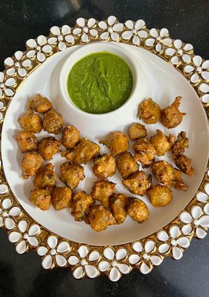 A picture of Green Gram (Moong Dal) Pakoda.