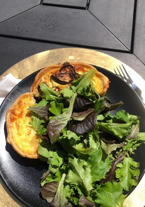 Une photo de Mini Quiche courgettes feta