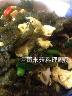 雨來菇炒肉絲韭菜 的食譜成品照片