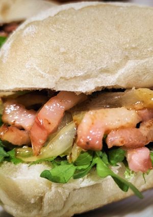 Foto principal de Chapatina de rúcula, cebolla, bacon y gorgonzola