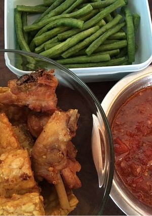 Foto resep Ayam Tempe ungkep kuning, lengkap dgn sambel
