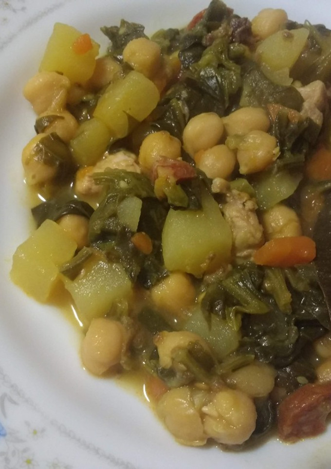 Una foto de Potaje de garbanzos y espinacas