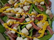 Una foto de feta de jamón crudo