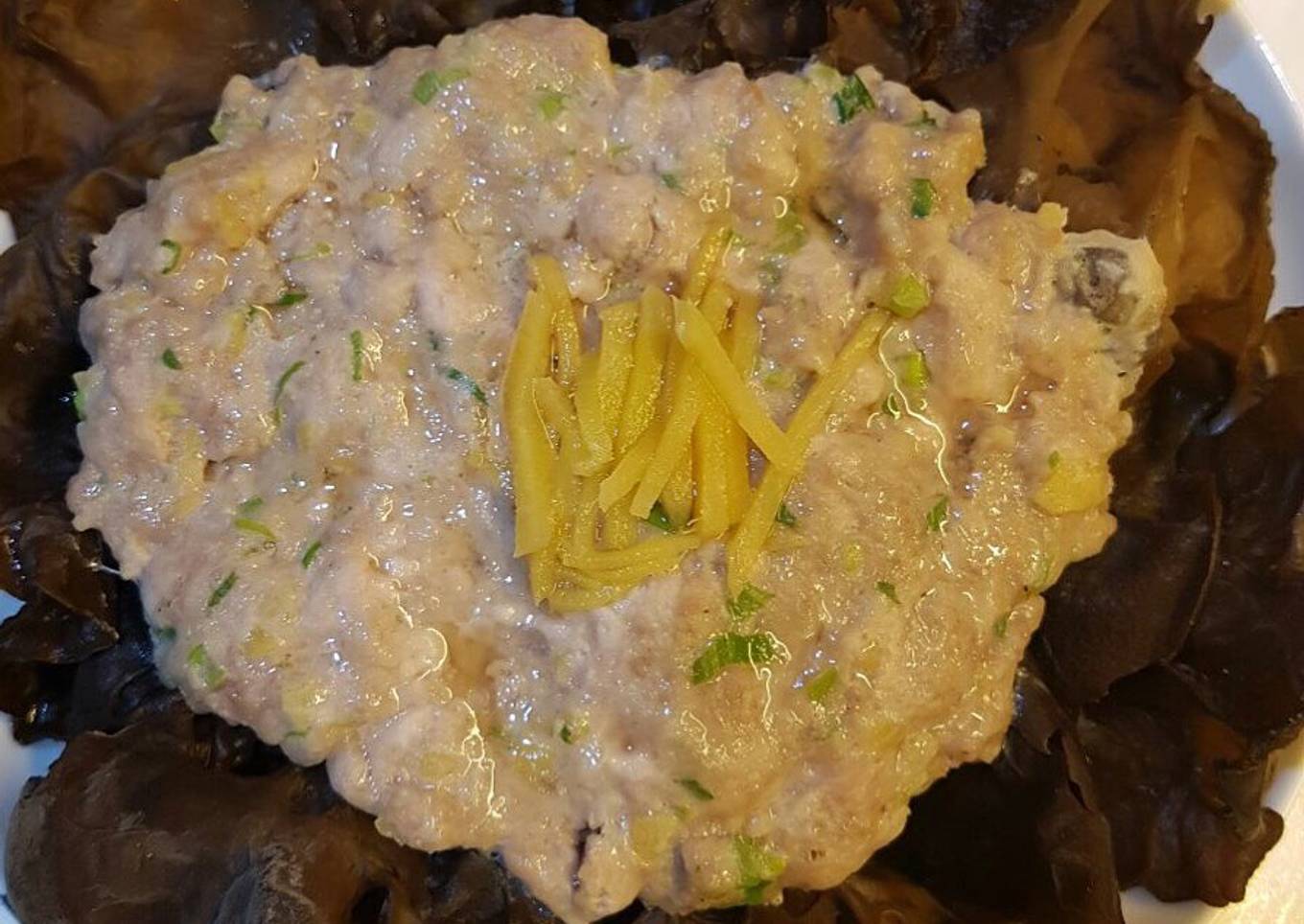 Steamed minced meat with black fungus