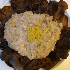 A picture of Steamed minced meat with black fungus.