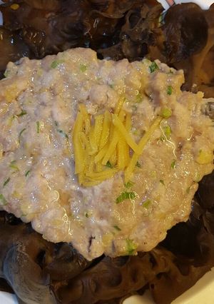 A picture of Steamed minced meat with black fungus.