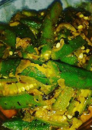 A picture of Dahi bhindi.