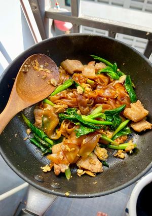 A picture of Pad See Ew with Pork.