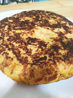 Una foto de Tortilla de croissants rellena de Havarti y pavo