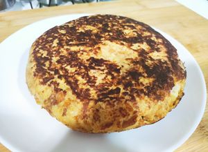 Una foto de Tortilla de croissants rellena de Havarti y pavo