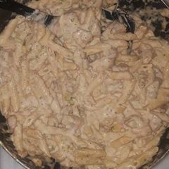 A picture of Chicken penne pasta.