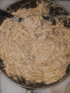 A picture of Chicken penne pasta.