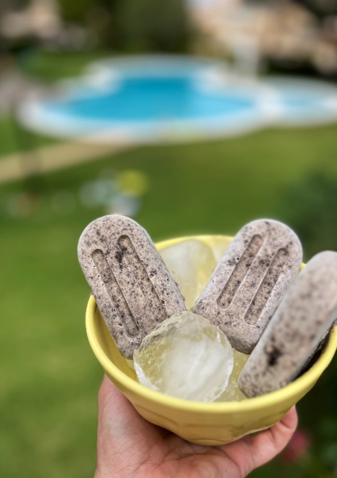Una foto de Polos de galletas oreo [receta para hacer con niños]