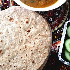A picture of Gol roti /chapati.