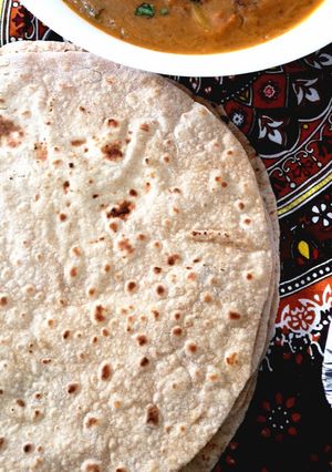 A picture of Gol roti /chapati.
