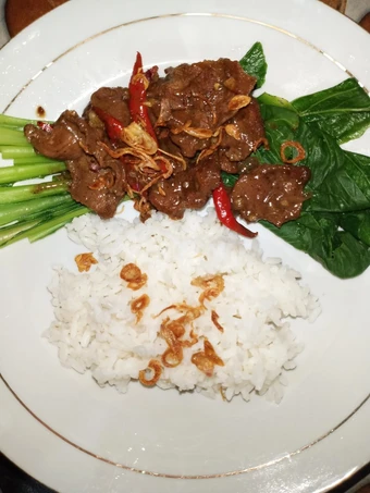 Langkah Mudah untuk Menyiapkan Resep Daging sapi lada hitam Anti Ribet, Mantap Sekali