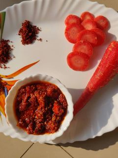 ગાજરનું અથાણું (Gajar Athanu Recipe In Gujarati) રેસીપી મુખ્ય ફોટો
