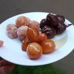 A picture of Easy Homemade sweetballs.
