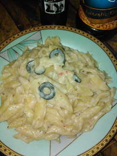 A picture of Macroni with white sauce.