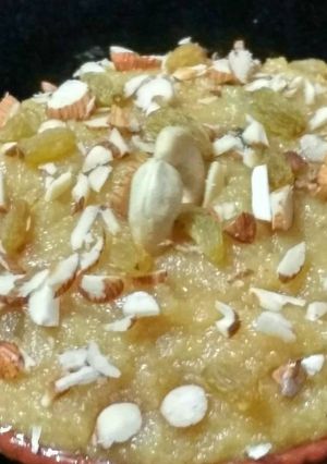 A picture of Moong daal halwa.