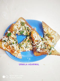 चिली चीज़ टोस्ट(Chilli chesse toast recipe in Hindi) रेसिपी मुख्य फोटो