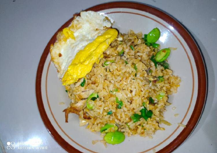 Nasi goreng pete telor ceplok