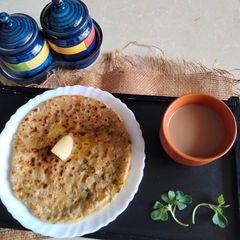 A picture of Methi aloo stuffed paratha.