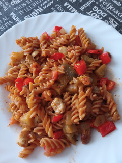 Una foto de Macarrones de lentejas rojas con Verduras