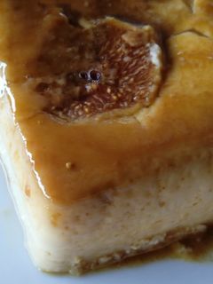 Una foto de Flan de higos y plátano