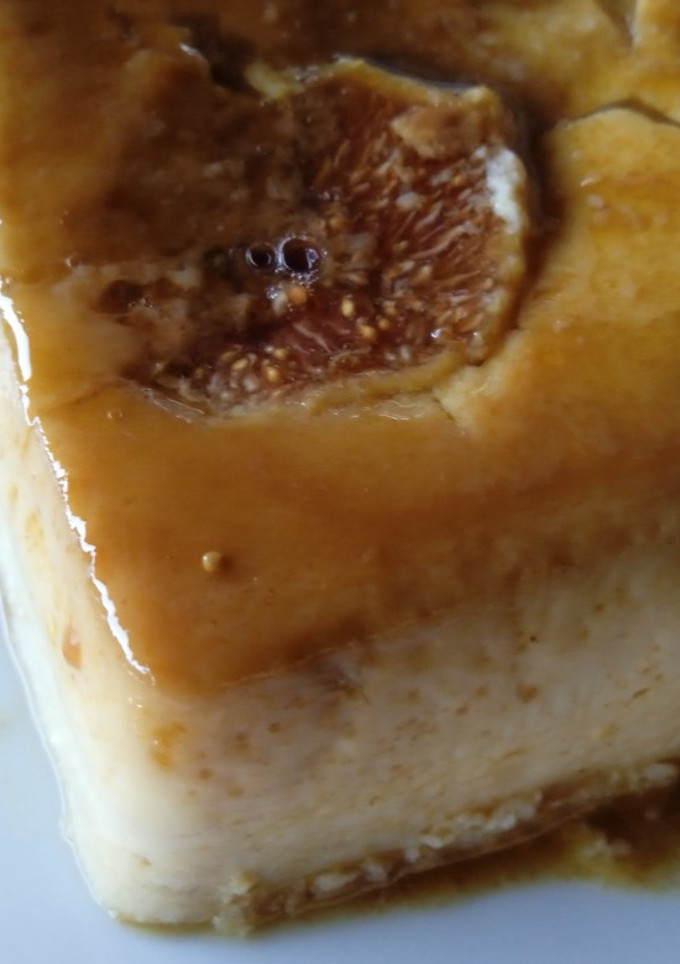 Una foto de Flan de higos y plátano