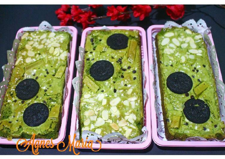 Chewy matcha brownies