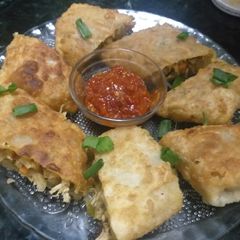 A picture of Chicken veggie spring rolls.