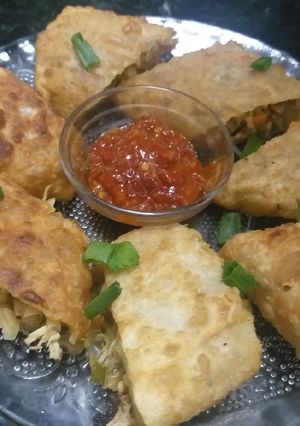 A picture of Chicken veggie spring rolls.