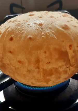 रोटी (चपाती) (chapati recipe in marathi) रेसिपी चे मुख्य फोटो 