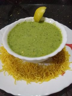 ગ્રીન ચટણી (Green Chutney In Gujarati) રેસીપી મુખ્ય ફોટો
