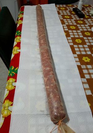Una foto de Salame casero de un metro