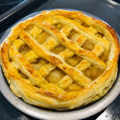 A picture of Japanese Apple Pie (with custard).