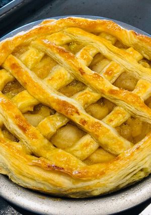 A picture of Japanese Apple Pie (with custard).