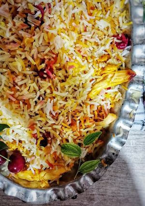 عکسی از دستور آلبالو پلو با مرغ ریش ریش