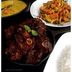 A picture of Pyaz Bhuna Kala Mutton Curry.