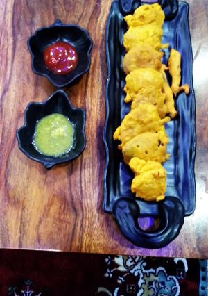 A picture of Besan pakode.