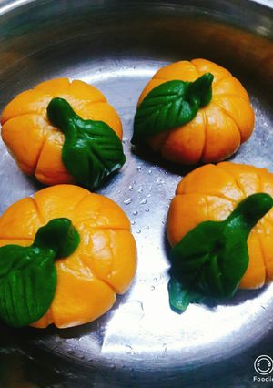 Hình của món Bánh bí đỏ nhân dừa.